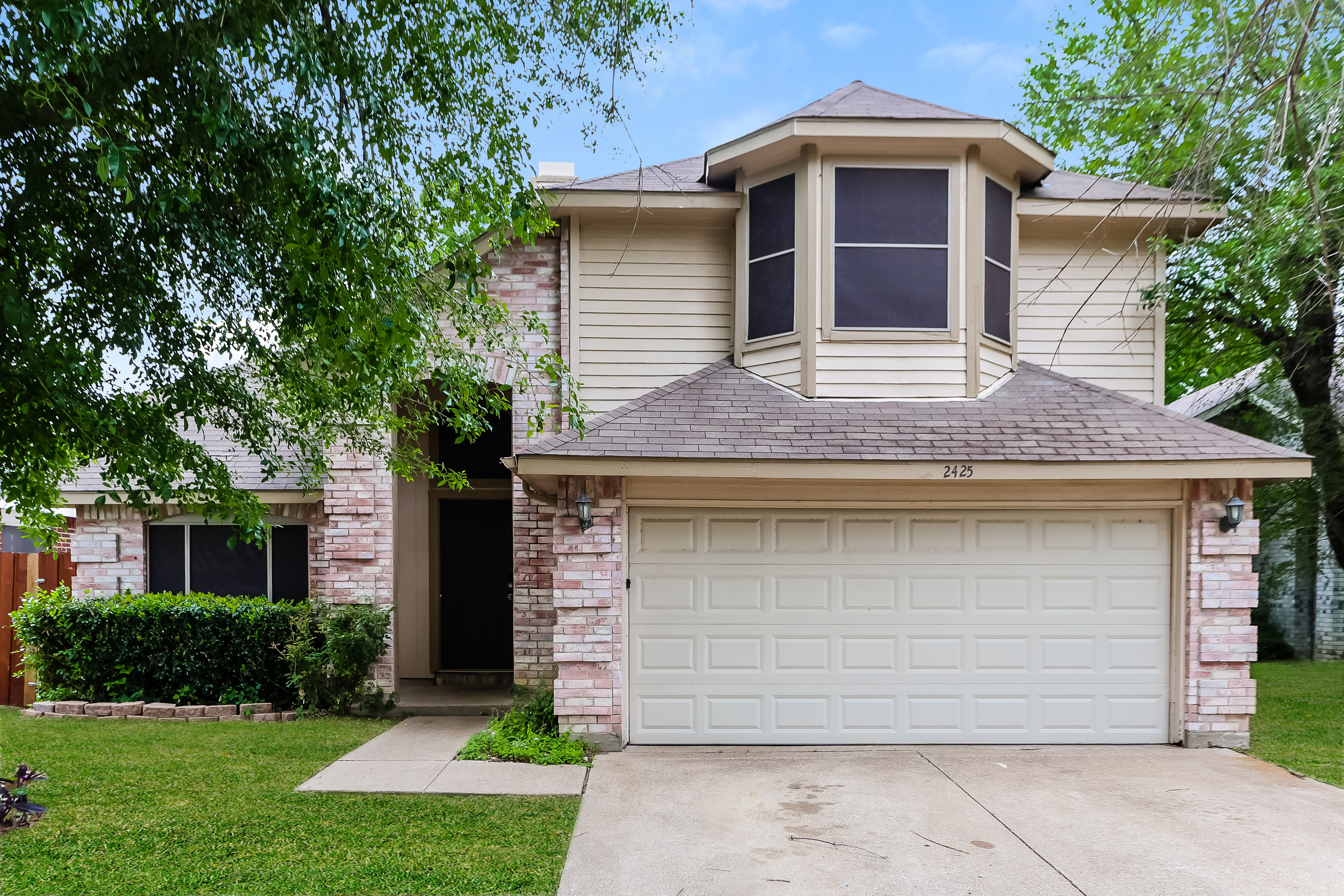2425 Bennington Dr Arlington, TX 76018